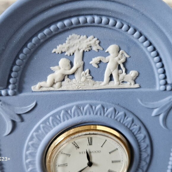 RARE VINTAGE WEDGWOOD ENGLAND BLUE WHITE SEASONS DESK MANTEL OFFICE CLOCK - Picture 3 of 15